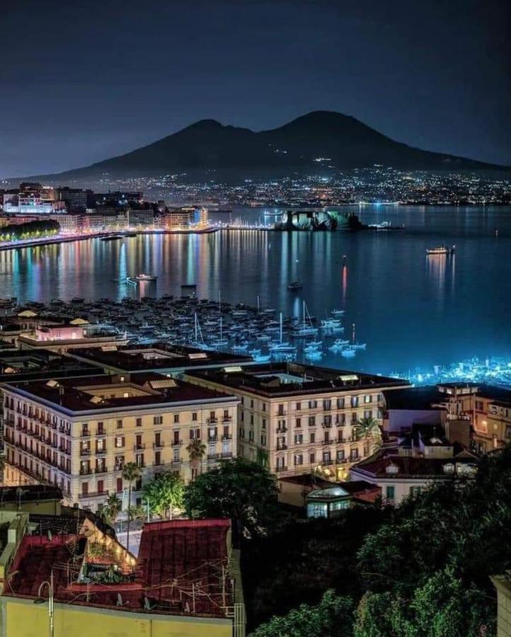 Nolana 28 In Couette-café Naples